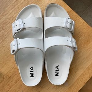 MIA Size 7 White Sandals